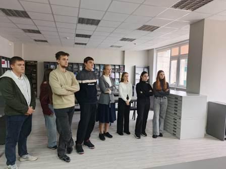 В мир знаний – через библиотеку!